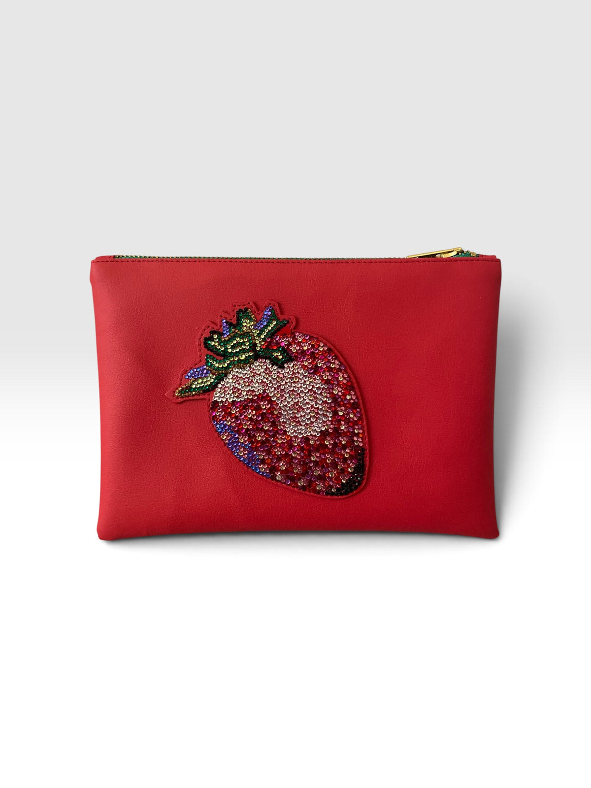 y Clutch aus veganem Leder mit handgesetzten Strasssteinen in Pink, Rottönen, Grün und Gold.